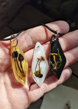 Load image into Gallery viewer, Flat Mushroom Crystal Necklace- Medium