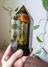Load image into Gallery viewer, Tabletop Resin Crystal - "Faux" Inky Cap -- Discounted