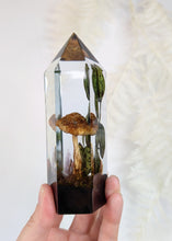 Load image into Gallery viewer, Medium - American Blusher w/ amethyst

