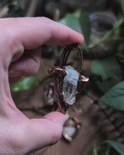 Load and play video in Gallery viewer, Necklace: Quartz
